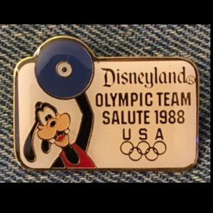 Goofy Vintage Disney Pin ~ Weightlifting ~ Disneyland  ~1988 Seoul Olympic Games